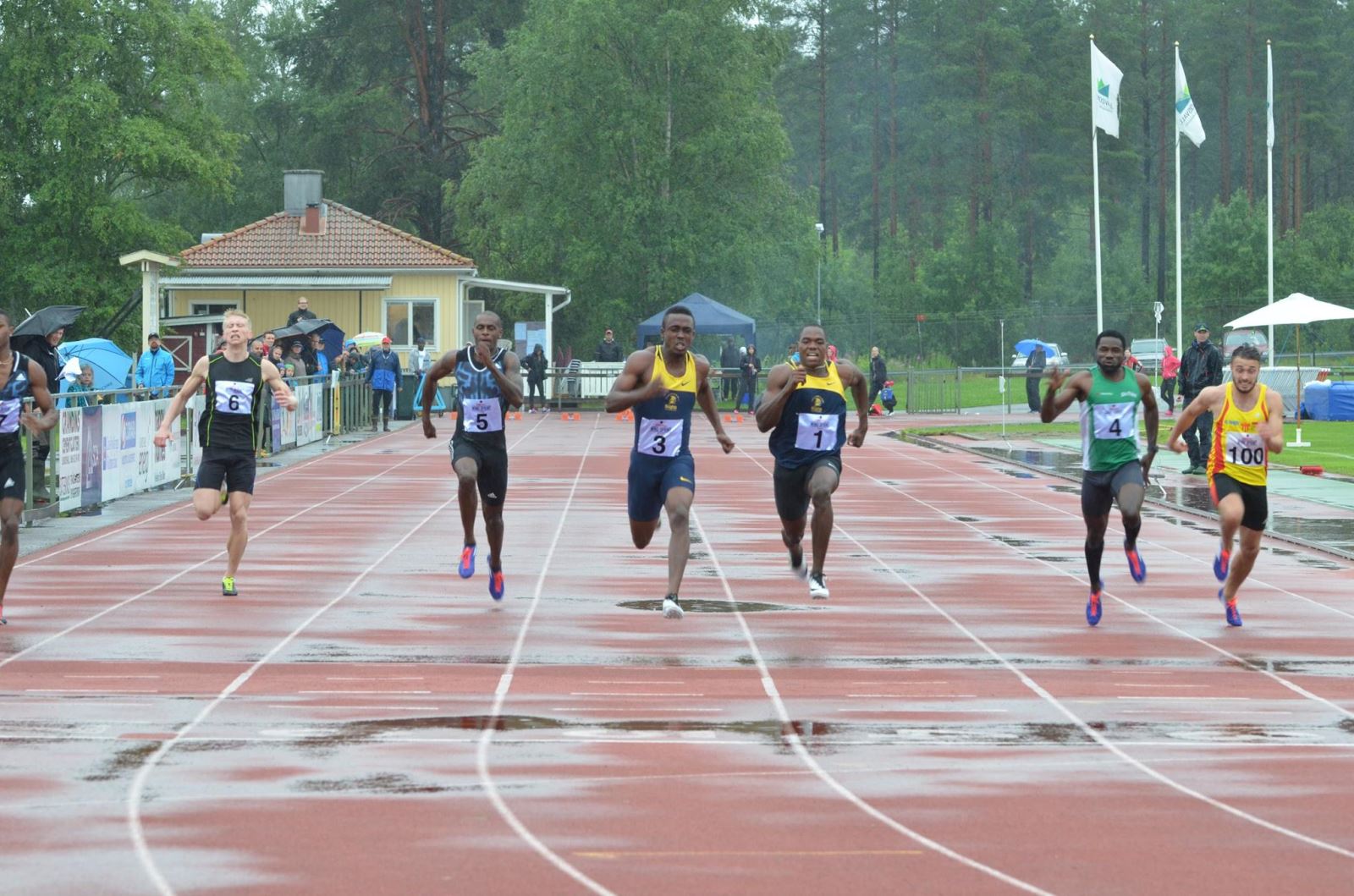16 personliga rekord och 20 säsongsbästa på Sundsvall Wind Sprint 2015